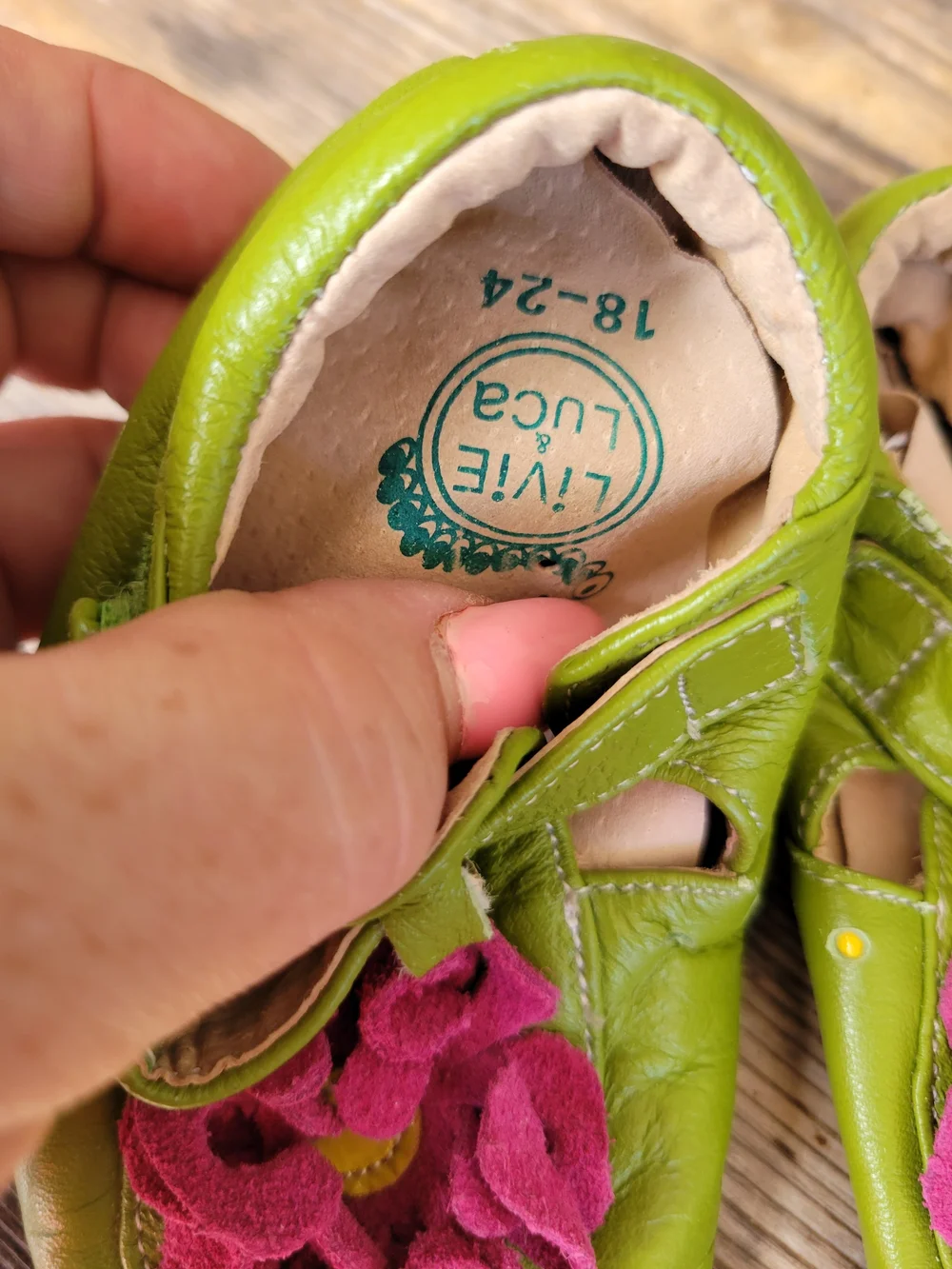 LIVIE & LUCA SZ 18-24M VGUC LIME GREEN  PINK FLOWER Velcro Leather Crib Shoes